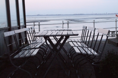 Leere Plaetze im Winter an der Nordsee_pixelio_Jens_bredhorn